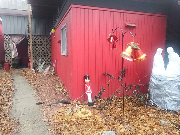 5th image of 215 Katherine Ct