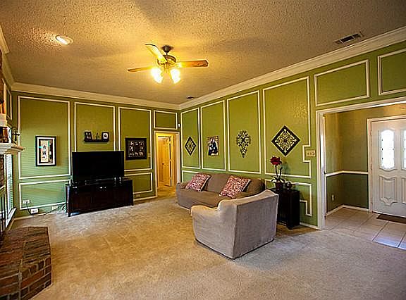 2nd image of 2039 Robin Hill Ln