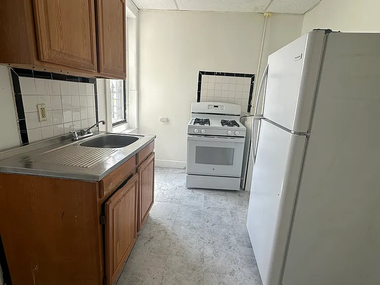 1061 Bergen St #2 — Photo 7