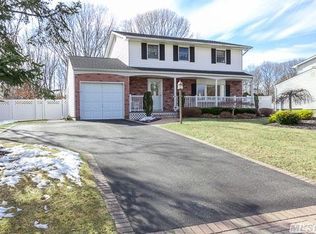 154 12th Ave, Holtsville, NY 11742