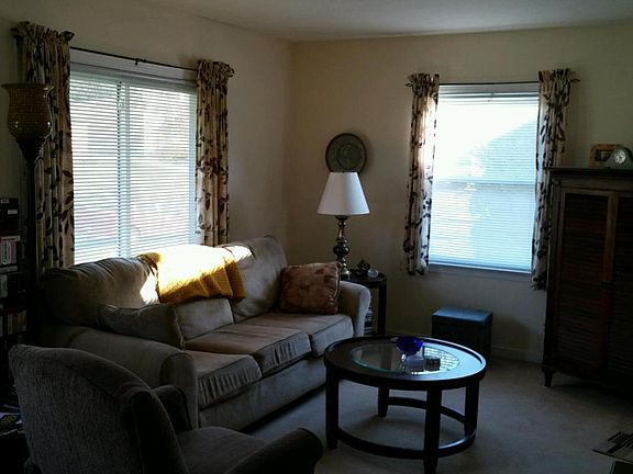 3rd image of 729 Powers Ave NW