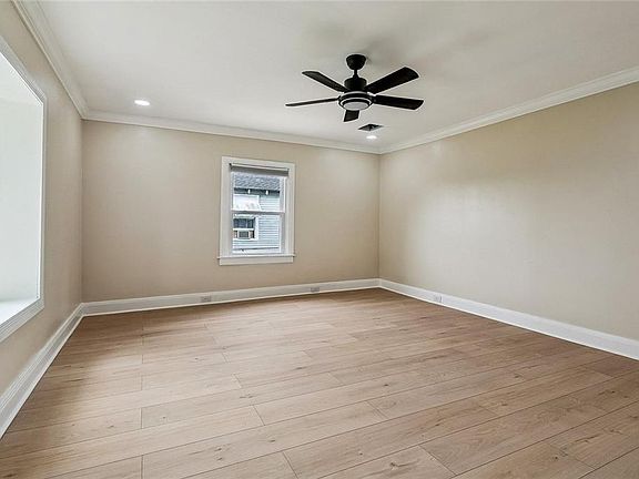 4th image of 1045 Avenue B