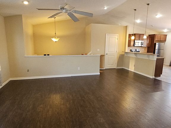 3rd image of 6271 Greenview Dr