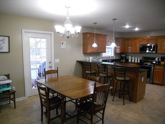 5th image of 425 Griffith Ln