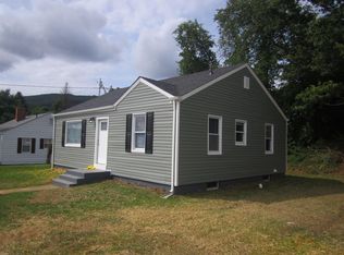 215 Fairview St, Narrows, VA 24124