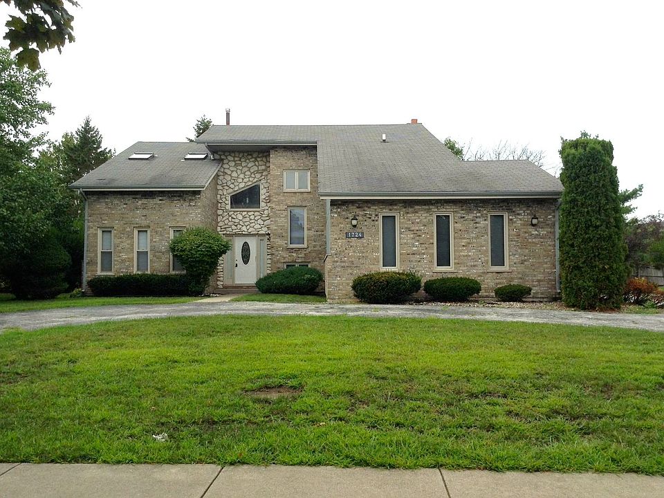 1st image of 1724 Heather Hill Cres