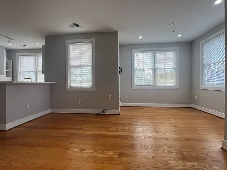 1209 G St SE #8 — Photo 8