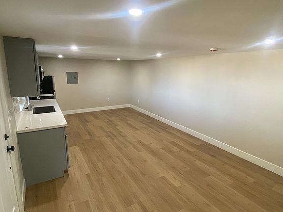 5th image of 8090 Vista Dr