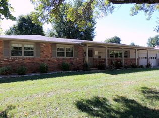 2704 S Luster Ave, Springfield, MO 65804