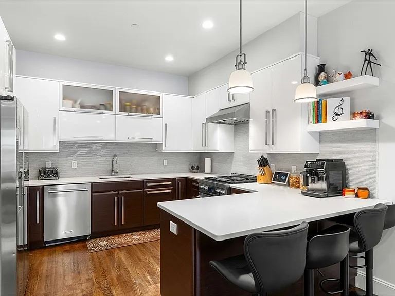 1471 Beacon St #Penthouse 10 — Photo 12