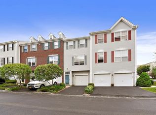 8 Long Valley Dr, Nanuet, NY 10954