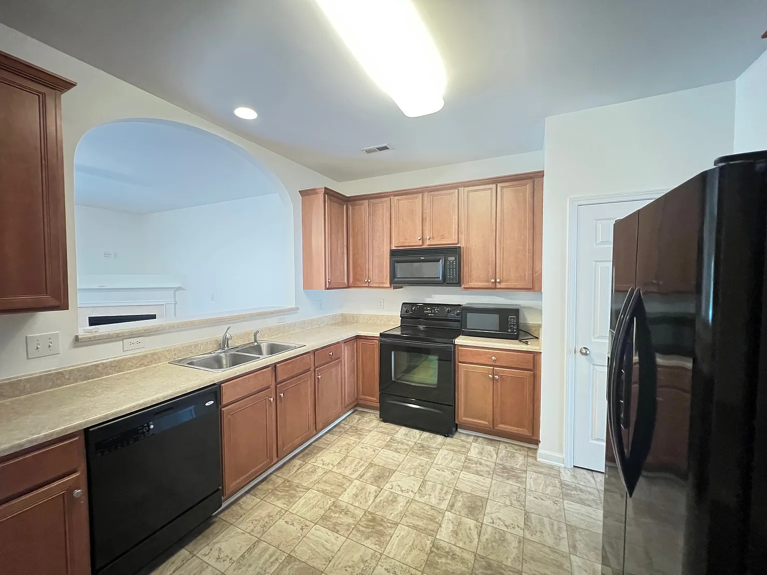 3 bed, 1602 sqft, $1,680 — Photo 4