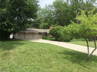 540 Edinborough Dr, Bay Village, OH 44140