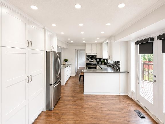 4th image of 10860 Bromley Pl