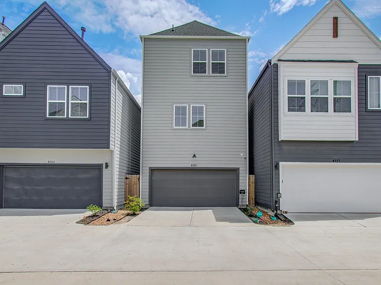 8325 Springwood Creek Ln — Photo 37