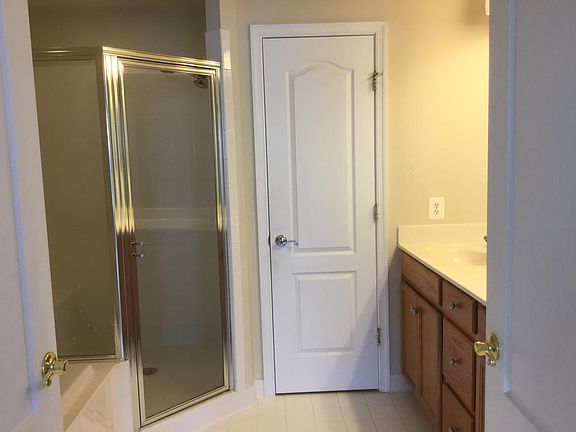 5th image of 11801 Regents Park Dr
