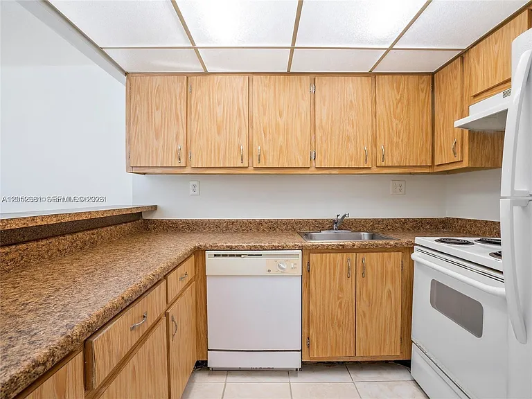 5801 Washington St #10 — Photo 10