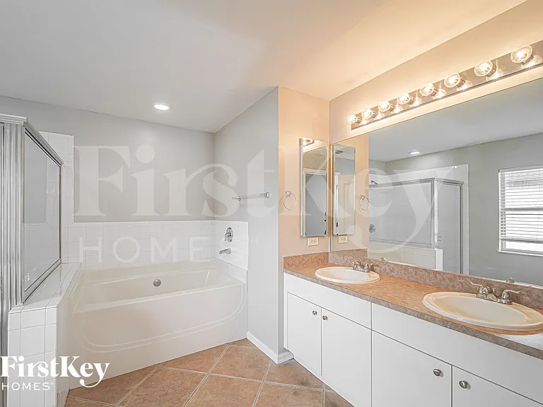 2731 SW 2nd Ln — Photo 13