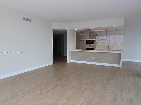 3rd image of 17301 Biscayne Blvd APT 1409