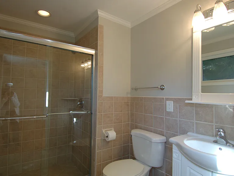 727 Graham St — Photo 11