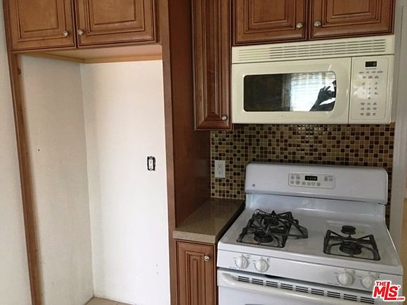 5th image of 710 W 60th St