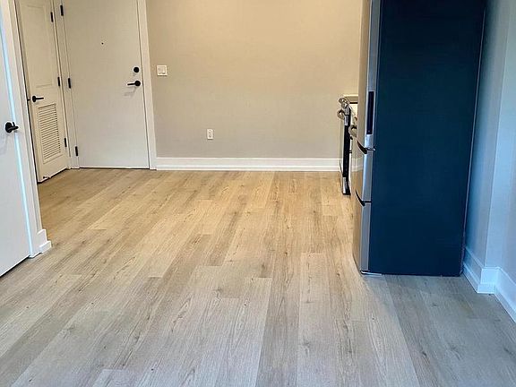 3rd image of 1016 17th Pl NE #6