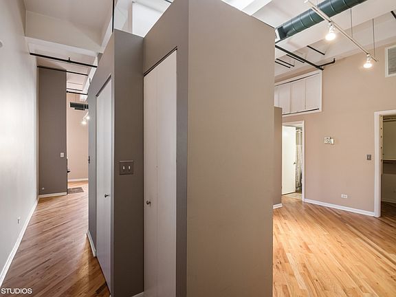 2nd image of 2222 W Diversey Ave APT 404