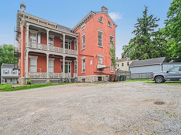 2nd image of 716 Lewis St
