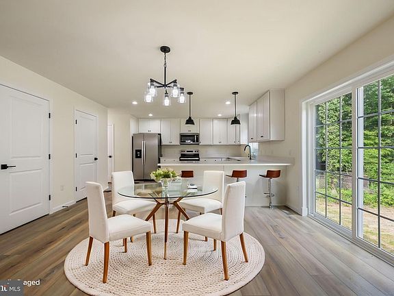 4th image of 1317 Lochmeath Way