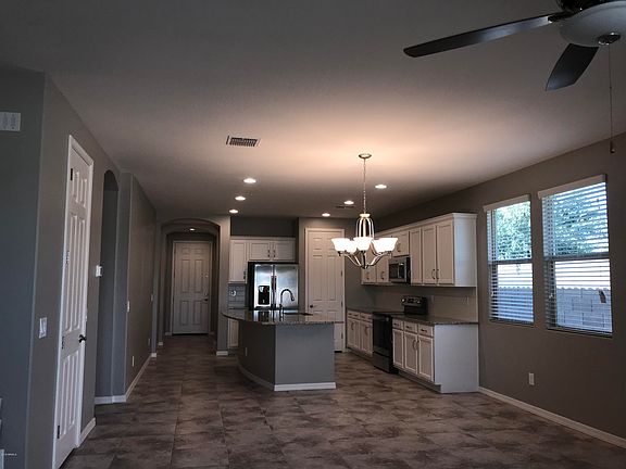 5th image of 44104 W Garden Ln