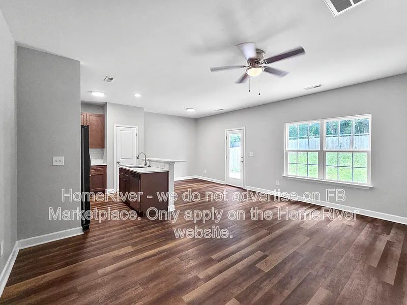 3 bed, 2.0 bath, 1200 sqft, $1,850 — Photo 3