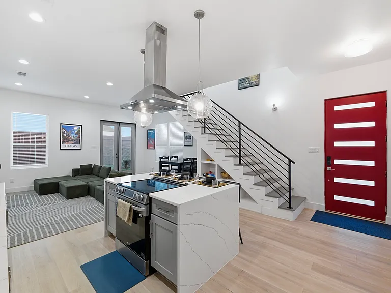 2406 Merlin St — Photo 13