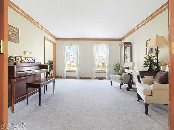 5th image of 2 Ravenwood Cir