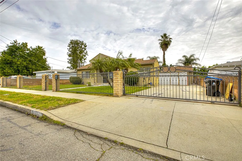 Building Photo - 6622 Varna Ave