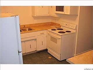 2nd image of 10 Meadowlawn Dr Unit 11
