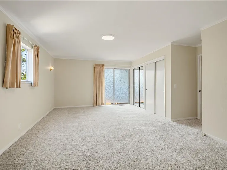 2209 Thurm Ave — Photo 18