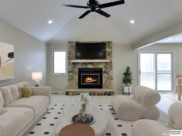 14966 Orchard Plz, Omaha, NE 68137