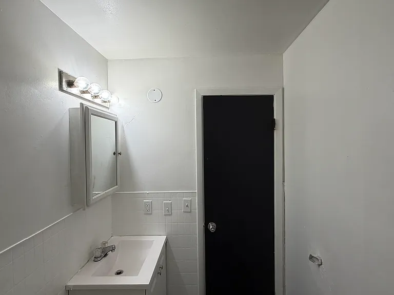 1217 Market St #A — Photo 4