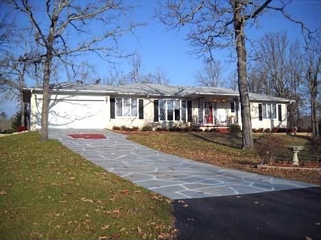 1st image of 301 Mashie Ln