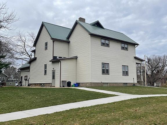 2nd image of 119 E Logan St APT 3