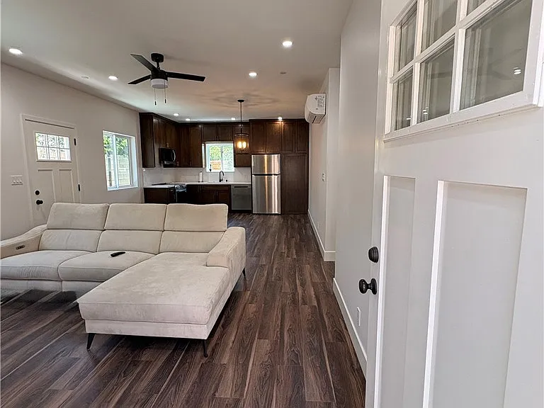 7128 McLennan Ave — Photo 1