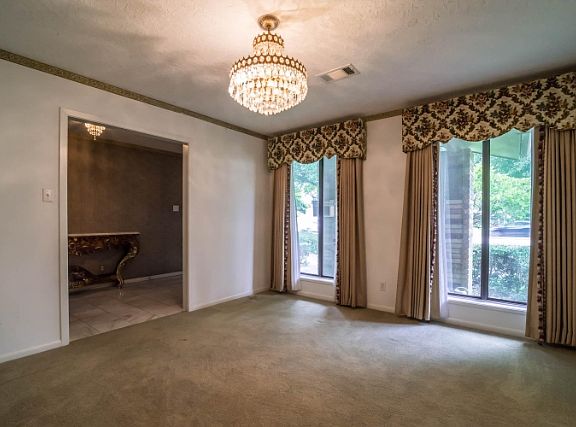 4th image of 2711 Merriman St