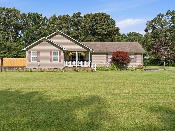 3rd image of 671 Circle Dr