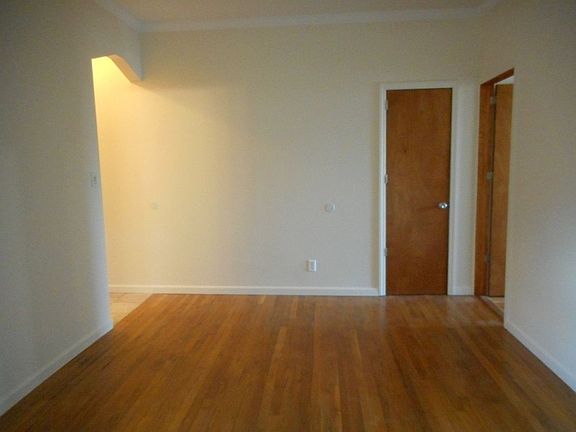 3rd image of 3012 36th Ave #1