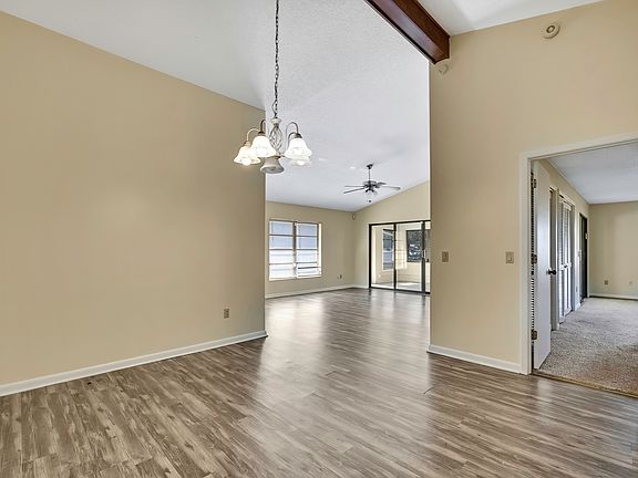 5th image of 54 Dogwood Dr