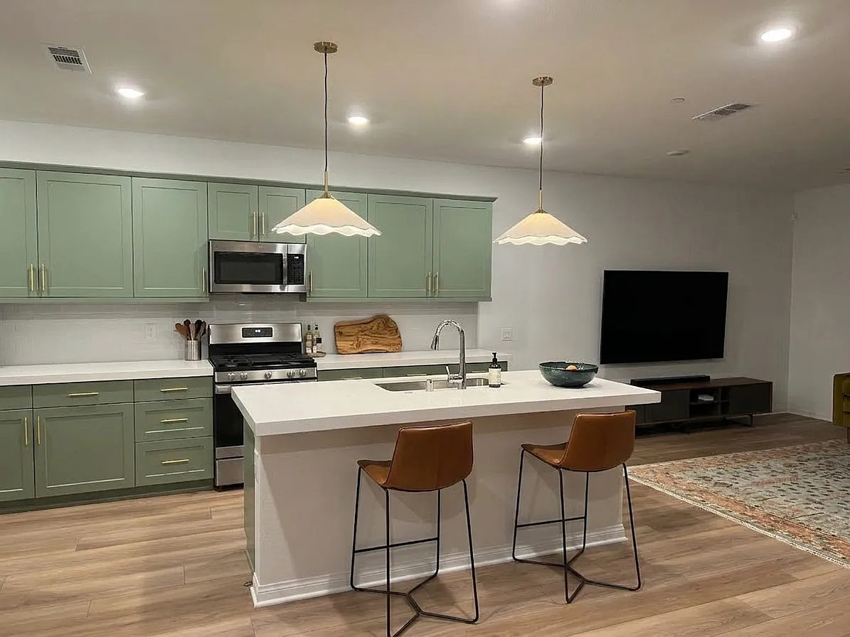 4 bed, 2166 sqft, $4,800 — Photo 3