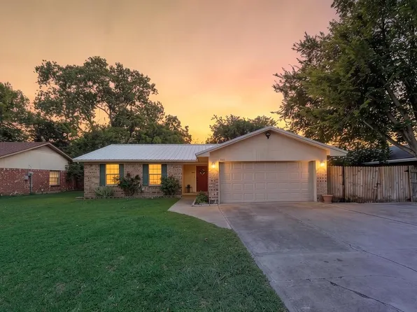 802 N Spears St, Alvarado, TX 76009