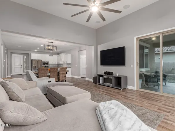 8987 W SELDON Lane, Peoria, AZ 85345