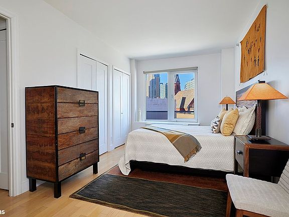 5th image of 10-50 Jackson Ave #4B