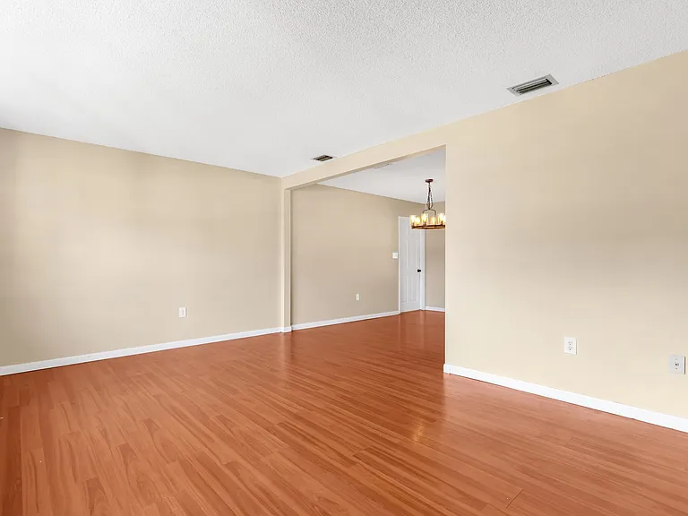 320 Heather Ave — Photo 3